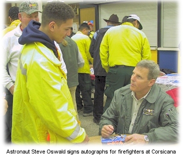 Astronaut Steve Oswald signs autographs